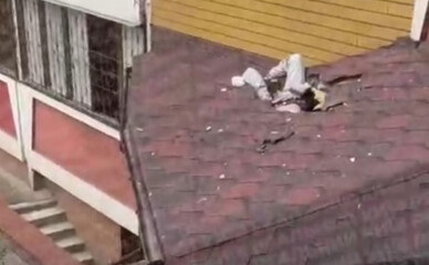 Выпавший из окна на Позняках в Киеве парень находится в критическом состоянии