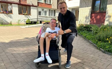 Блогера Назарія Гусакова звинувачують у великому шахрайстві зі зборами на своє лікування