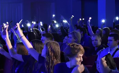 Факультет університету Грінченка нагородив студентів локшиною і урочисто відкрив дзеркало