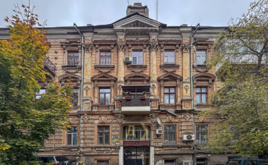 Суд відмовив у демонтажі незаконної ванни в історичному будинку Одеси