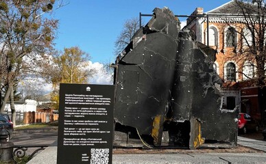 В Полтаве выставили обломок сбитого шахеда в Хэллоуин для сбора донатов