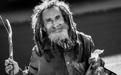 Водолаз, подводник или одинокий пенсионер — что известно о днепровском бегуне дяде Саше