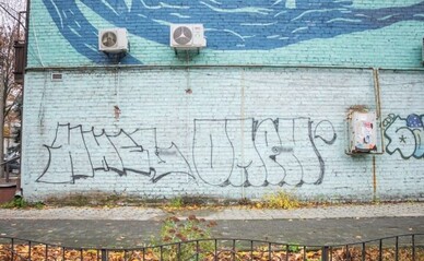 В Днепре инспекторы проверяют фасады и штрафуют за граффити