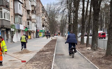 Улица Независимости в Днепре получила новый тротуар и велодорожку