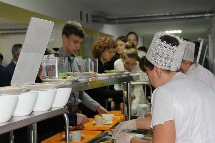 У Кременчуці кухарям шкіл і садків заплатять за нічну роботу без світла