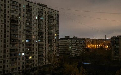 Сотні будинків без тепла — на Троєщині в Києві відкрили намети обігріву