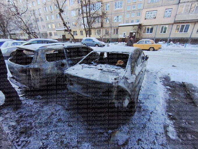 На Оболонском проспекте взорвался трансформатор и сгорели авто