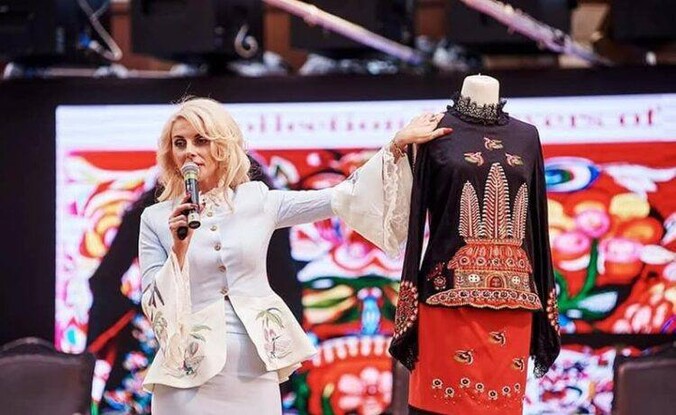 Майстриня петриківського розпису з Дніпропетровщини звинувачує бренд одягу у використанні її картини без дозволу