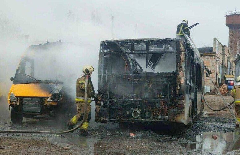 У Полтаві згоріли автобус і маршрутка на Харківському шосе — перевізник підозрює підпал