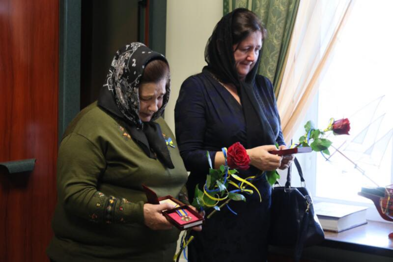 У Полтаві планують запровадити відзнаку «Мати Захисника» і виплатити по 50 тисяч гривень Героям України