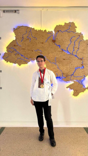 Во Львове выпускник лицея сдал НМТ на максимальные 800 баллов - фото