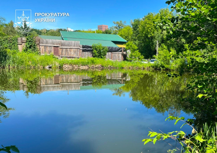 У Києві чоловік захопив землю в парку «Сирецький гай» 