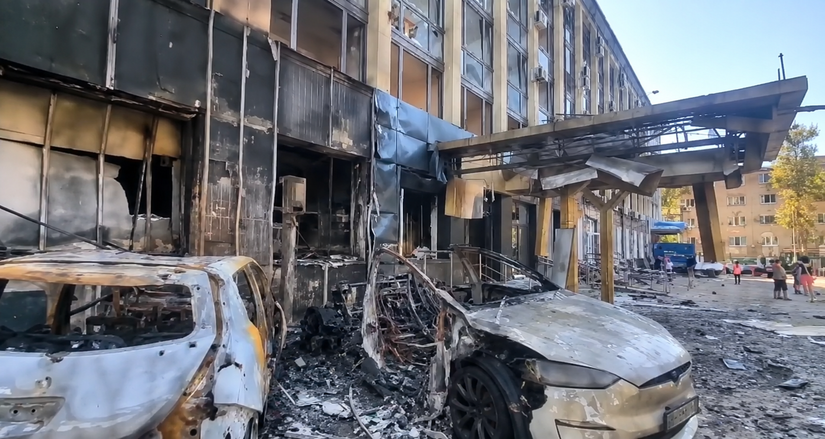 Атака дрона на готель у Чорноморську зачепила 11 людей, шестеро тяжко поранені