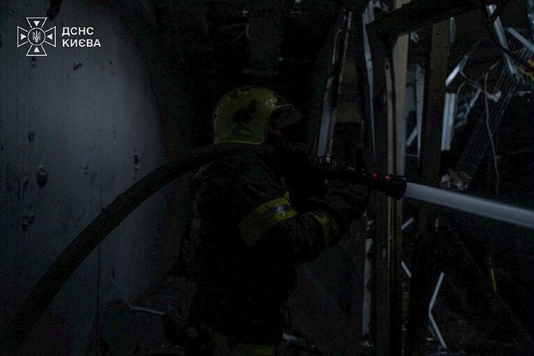 В Киеве дроны атаковали два АЗК Ukrnafta на обоих берегах