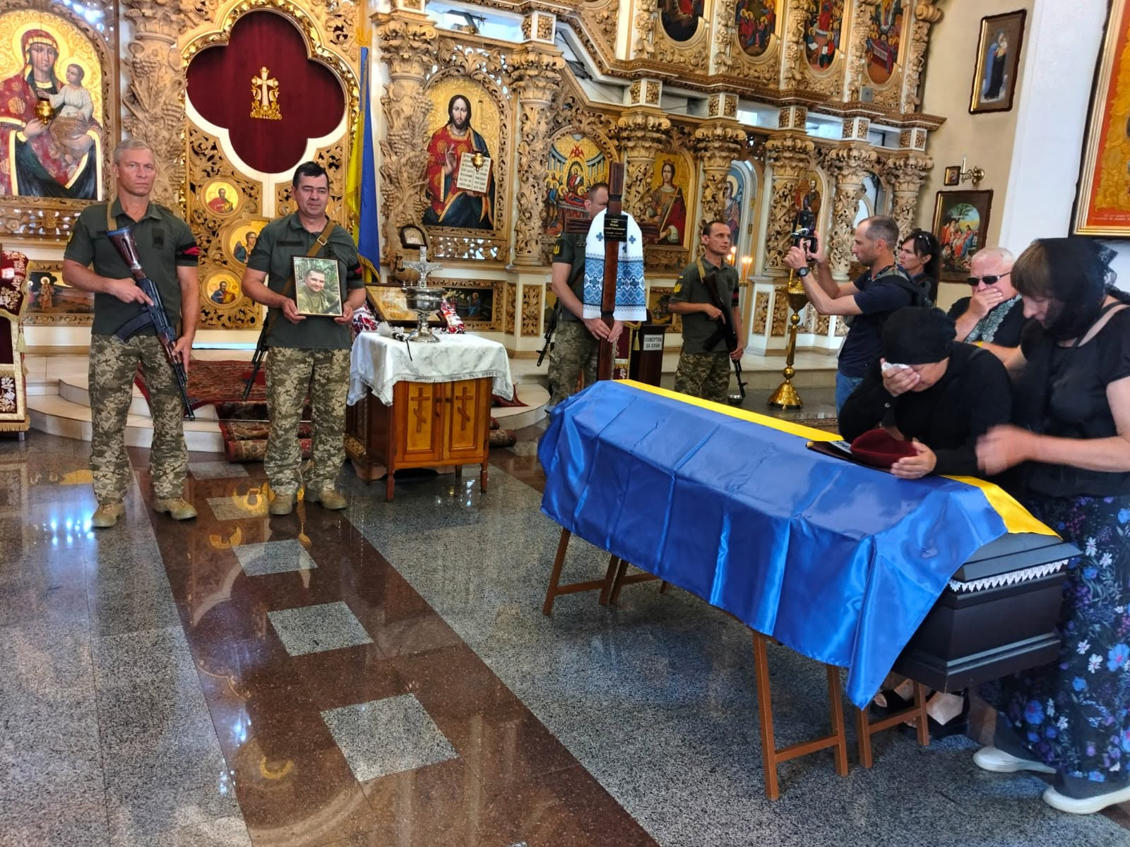 В Полтаве попрощались с солдатом Валерием Майором - фото
