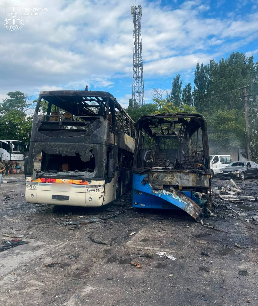 Россия ночью запустила по Украине 137 дронов и ракеты &mdash; в Запорожье двое погибших, в Одессе пятеро раненых фото