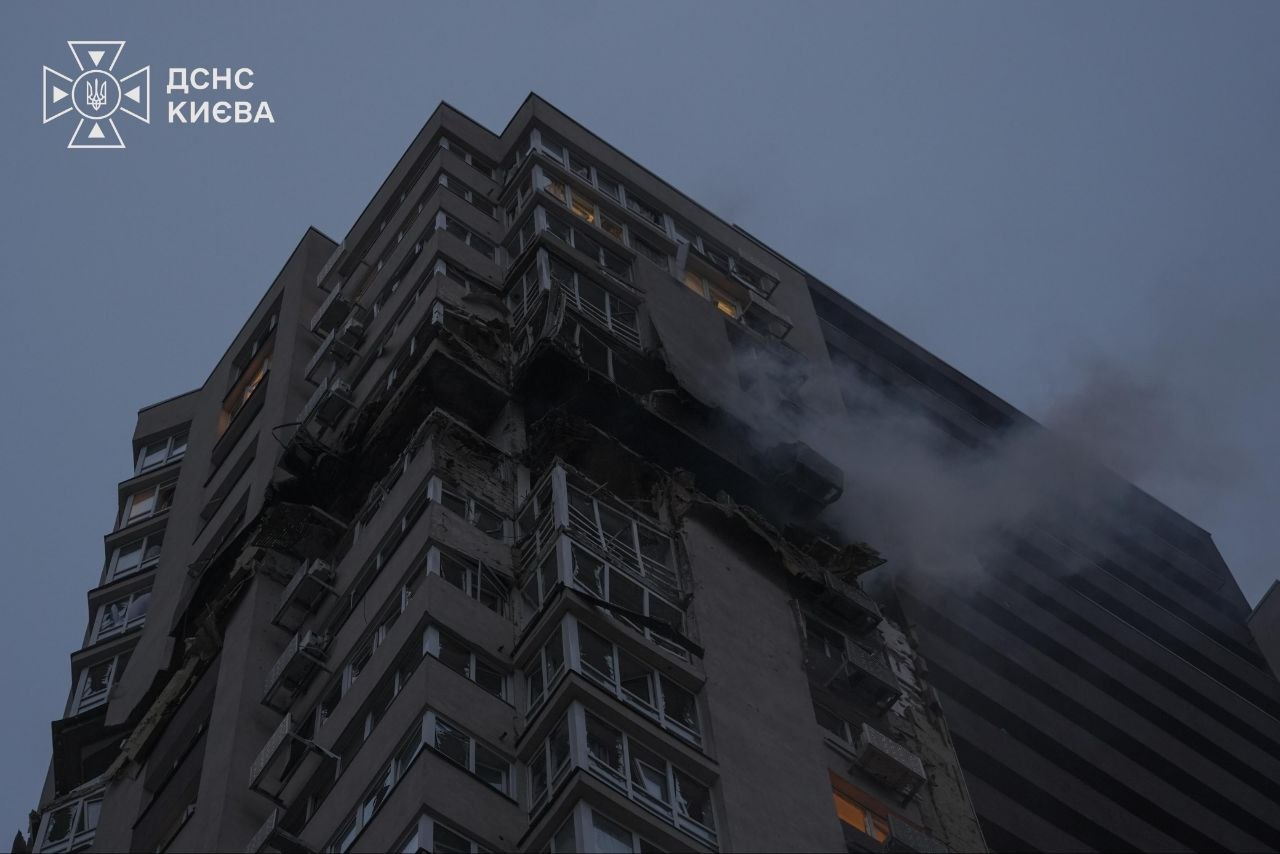 Росія вночі атакувала Україну ракетами та дронами &mdash; загинули щонайменше пʼятеро людей фото